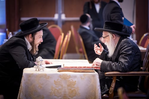 עם מסכת עולם הבא; יום שכולו תורה של חסידי קאשוי במלון היוקרתי בארצות הברית