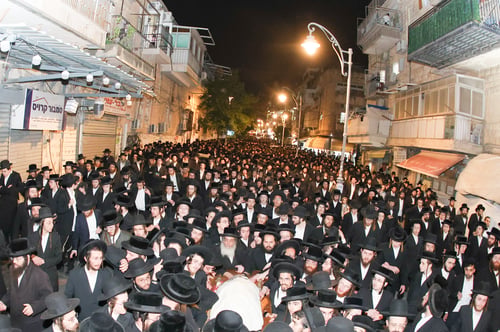 בדרך עוקפת ורק באידיש; אלפים במסע הלוויית הגר"ד שמידל זצ"ל בירושלים