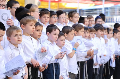 בזמן שעם ישראל החל 'במדבר' - ילדי חיפה חגגו את סיום חומש בראשית • צפו