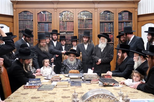 שידוך מהשמיים; הסיפור הבלתי יאומן מאחורי אירוסי ה'הויז בחור' בסאטמר