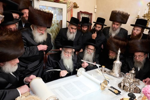 בימים האחרונים של ימי ספירת העומר; שמחת הכנסת ספר תורה בצאנז קלויזנבורג