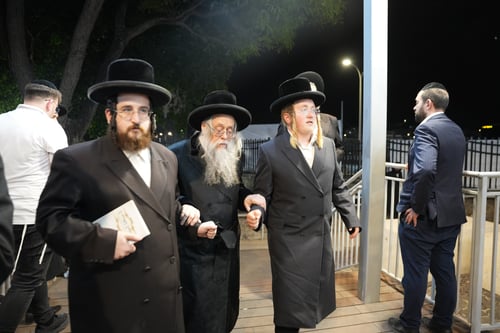 מיבניאל לטבריה; מנהיג קהילת ברסלב פקד את קברי הצדיקים בעיר הקודש