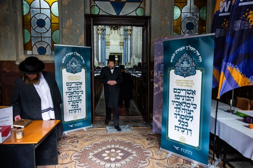 מיליונים בקראקא • מסע המלכות המרהיב של האדמו"ר מסאטמר על אדמת אירופה