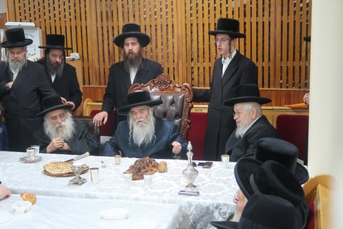 בְּאֶרֶץ מְגוּרֵי אָבִיו | הרבי מקרעטשניף בביקור הוד בשיכון הנוסטלגי בכפר אתא • תיעוד 