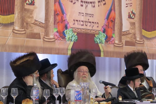 הבן של יואלי ליבוביץ הפתיע בפלפול גג על גג: שמחת בר המצווה לנכד הרבי מניקלשבורג