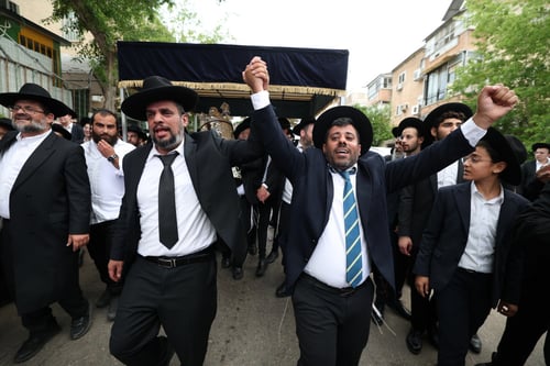 שמחה מהולה בדמעות | ס"ת חדש הוכנס לזכרה של הנערה שנהרגה בתאונה המחרידה