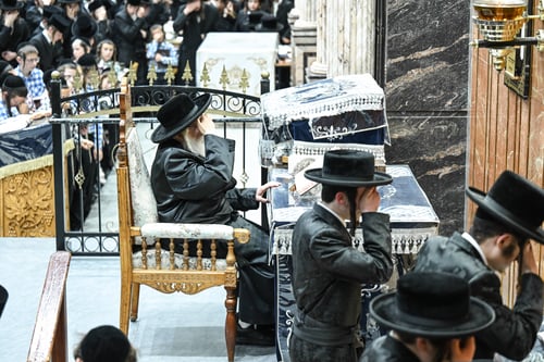 יומיים של דבקות והתרוממות | חג השבועות בצל קודשו של האדמו"ר מצאנז