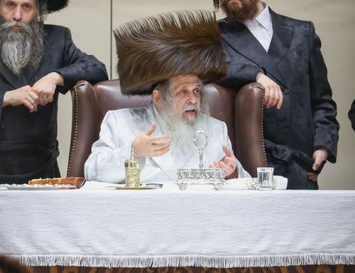 רבבות נשארו בהיכל; הסערה שביטלה את המעמד הענק של סאטמר בנעילת החג