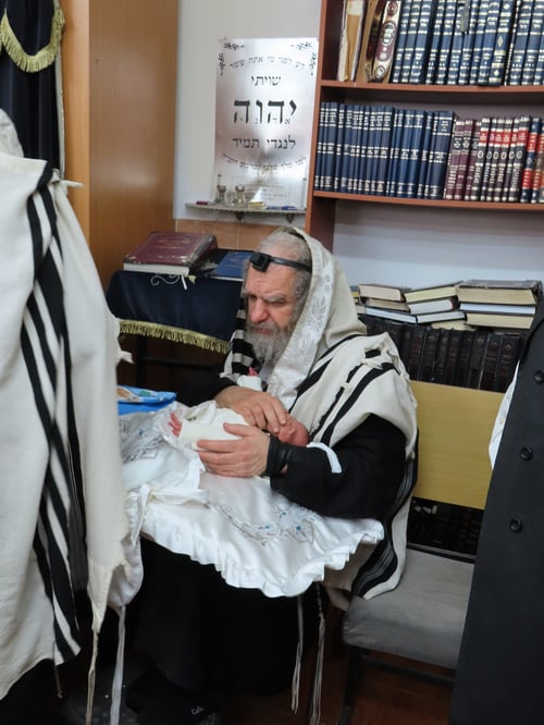 תל תלפיות לפוסקי הלכה | גדולי ישראל נהרו למודיעין עילית לנחם את הפוסק הנודע