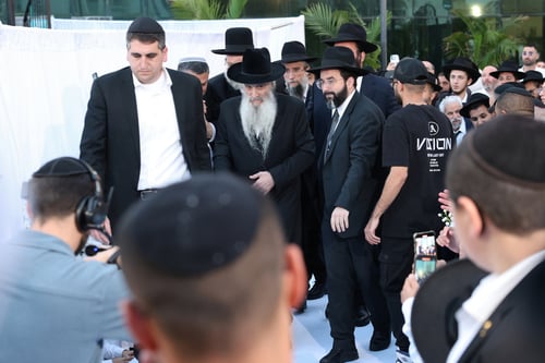 מאשדוד ועד פנמה | המונים נהרו לשמחת נישואי בנו של האדמו"ר רבי ישועה אבוחצירא