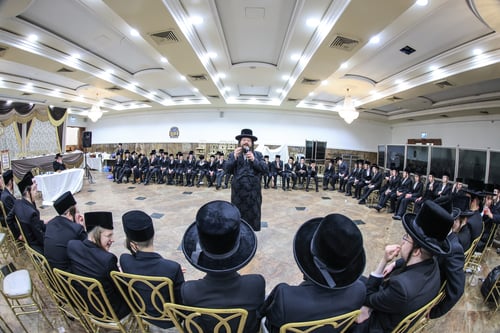 ראש הישיבה האשדודית הלהיב את בחורי צאנז בירושלים בזיץ סוחף | צפו