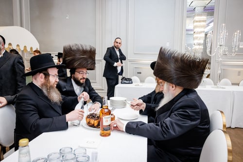 מהרבנית ועד לגבאים; כל הרגעים המרגשים מאחורי הקלעים בחתונת השלום בבורו פארק