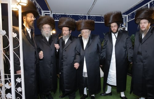 מטשעבין ועד לונדון; גאב"ד זוועהיל השיא את בתו, המונים השתתפו בשמחתו