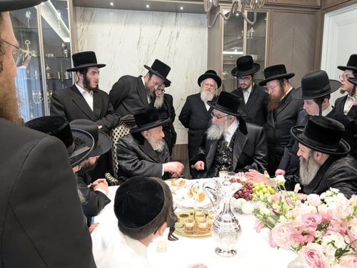 להשפיע שפע רב לחסידים | על מה שוחחו האדמו"רים ממונסי ולייקווד?