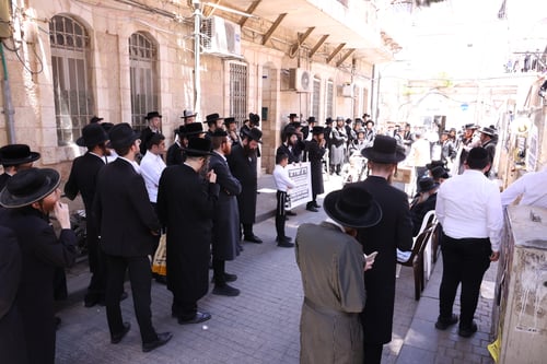 חופרים מתחת למתים: מלחמה חדשה מרעידה את הבירה ומגיעה ל'זכרון משה'