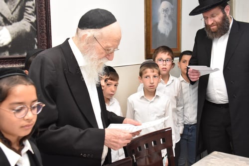 התשובה המדהימה של הגר"ש גלאי; "איך יש לי כוח לשמוע את צרותיהם של בני ישראל"