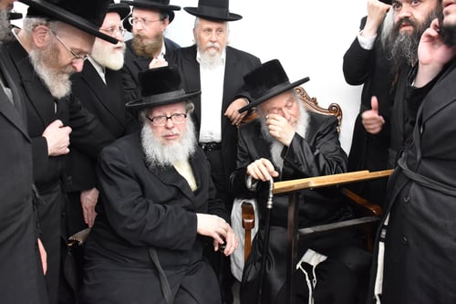 האבא הגדול הוזיל דמעות כמים; תיעוד דומע ממסע הלוויית הרה"צ חיים דב הלפרין זצ"ל