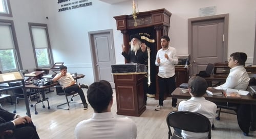 בשפת הסימנים; הריקוד המרגש של בנו של הפוסק עם הבחורים החירשים מטורנטו