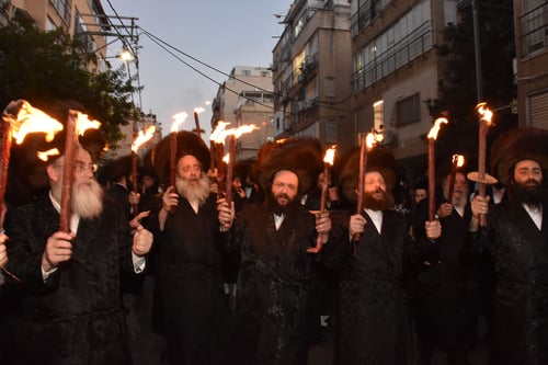 בניה של הרבנית הצדקנית פיזזו בלפידי אש; המחזה שלא הותיר עין יבשה