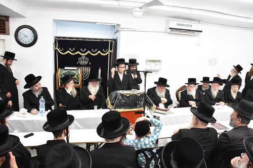 בנוכחות האדמו"רים; החתן הספיד בדמעות את חותנו שנלב"ע בדמי ימיו