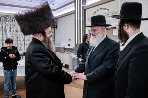 המשב"ק האגדי מסאטמר חיתן, הרבי ובני משפחתו פיזזו לצד האורחים מעבר לים