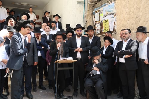 נטמנה לצד בעלה ביום הולדתה; תיעוד דומע ממסע הלוויית הרבנית צרף ע"ה