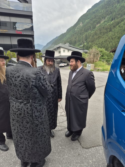 על כרי הדשא המוריקים באישגל | הצצה לימי הנופש של הרבי מפיטסבורג באוסטריה