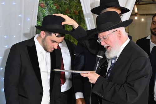 צפו; ראש הישיבה הגיע הישר מנתב"ג לסידור קידושין לנכדתו עם החתן מג'רבא