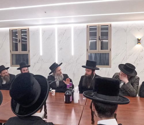 רגע לפני היציאה לבין הזמנים | רבי אלימלך הלהיב את בחורי ישיבת לעלוב באמרי נועם