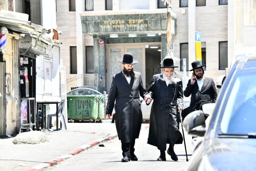 במעמד נרגש; ראש הישיבה יצק אבן הפינה לבית מדרשו של גיסו האדמו"ר מאלכסנדר