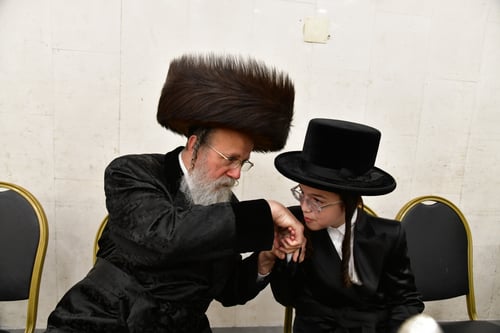 נכד האדמו"ר מביאלה ישרי לב ואלכסנדר חגג בר מצווה • תיעוד מהשמחה