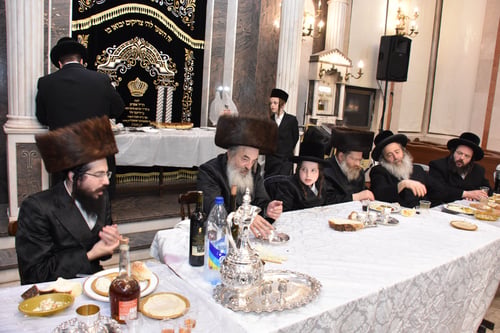 אחוז שרעפי קודש; הרבי מלעלוב עודד את השירה בשמחת נכדו • גלריה