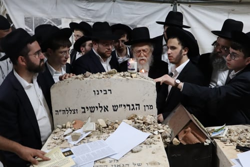 רבי דן העתיר בדמעות בציון הקדוש; 14 שנים להסתלקותו של הגרי"ש אלישיב זצ"ל