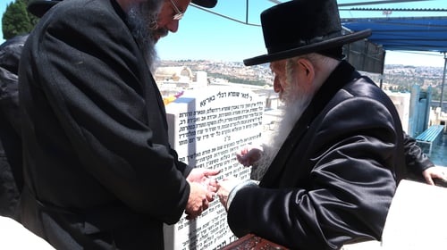 במרומי הר המנוחות ובאשדוד | כך ציין האדמו"ר את היארצייט של חותנו זצ"ל