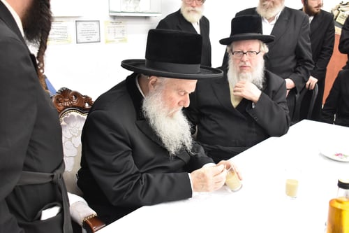 החתן היתום סיים את הש"ס במלאת השלושים להרה"צ מוואסלוי זצ"ל • תיעוד 