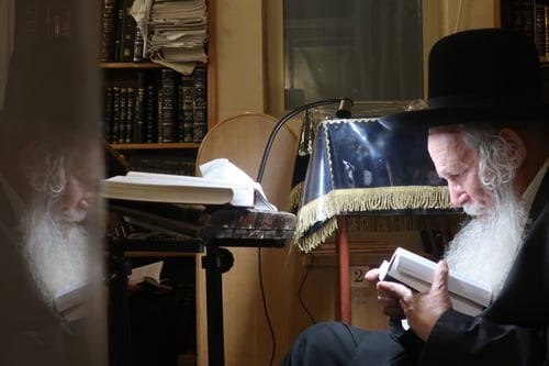 כך קוננו המשגיח, ראש הישיבה והרב על חורבן הבית בבני ברק • צפו