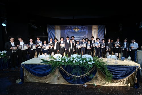 26 סיומי מסכתות; ילדי הדרום חגגו במעמד מרומם בראשות ראש הישיבה