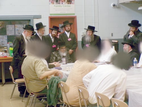 ממקום הנופש לבית הכלא; המפגש המרגש של הרבי מסאטמר עם הכלואים בניו יורק