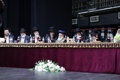 חג לתורה בטבריה | הראשון לציון עודד את חתני המשנה והגמרא