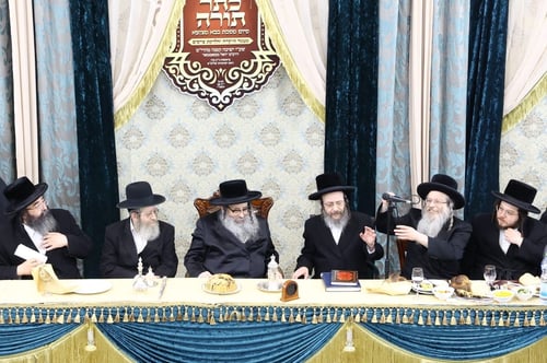 בחינה בעל פה על מאות דפי גמרא בישיבת מהרי"ט