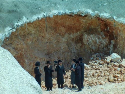 "לא למנהרות קבורה" - אנשי הישוב הישן מחריפים את המחאה