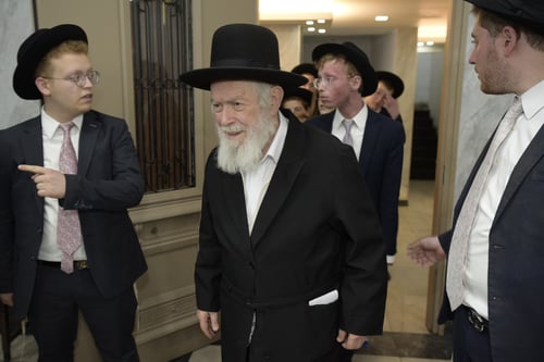 הגר"י זילברשטיין: "המנהיגים שלנו בעצמם לא יודעים"