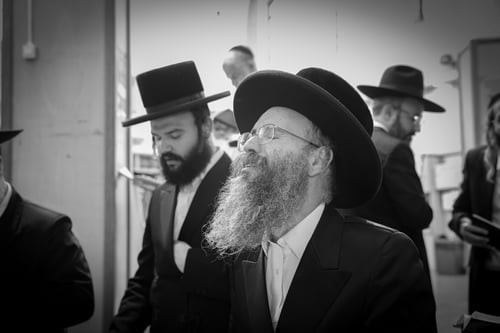 בציון רבי מאיר: המשפיע העתיר בתפילה לזכות המצפים לזיווגם