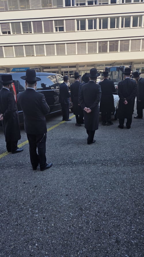 ארונו של הדיין ר' צבי זאב ברגר זצ"ל הובא למנוחות