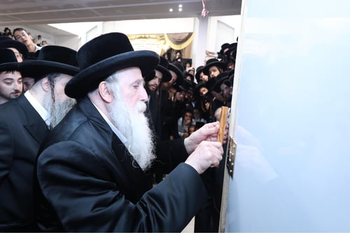 מיוחד: כך האדמו"ר הוקיר את מוטי בבצ'יק על סיועו לחסידות