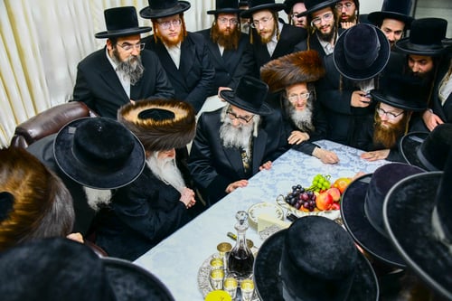 ביקור לילי במעון האדמו"ר ממכנובקא בעלזא