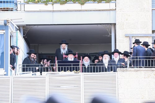 הרבי מגור הגיע להלוויית האדמו"ר מקומרנא זצ"ל