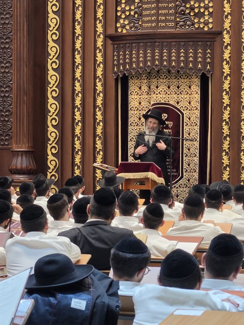 המשגיח הגר"ב פינקל ביקר בישיבת רכסים