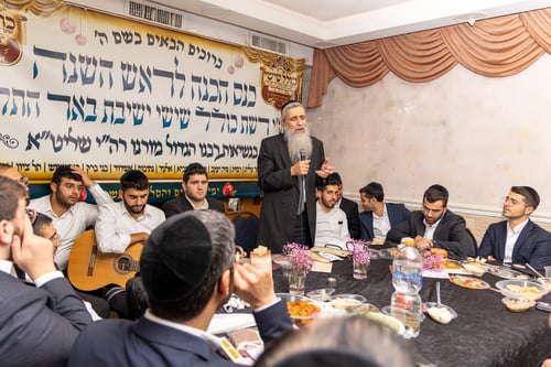 ראש הישיבה הפתיע בשיר חדש שהלחין