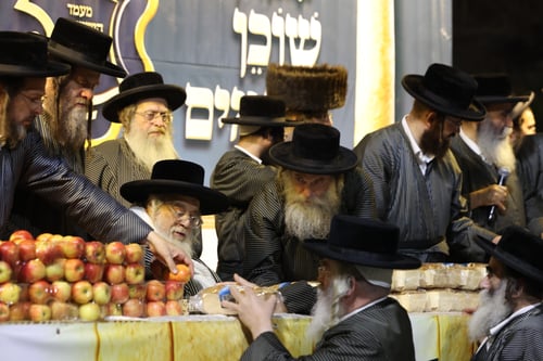 החסידים גייסו מליונים למוסדות החסידות